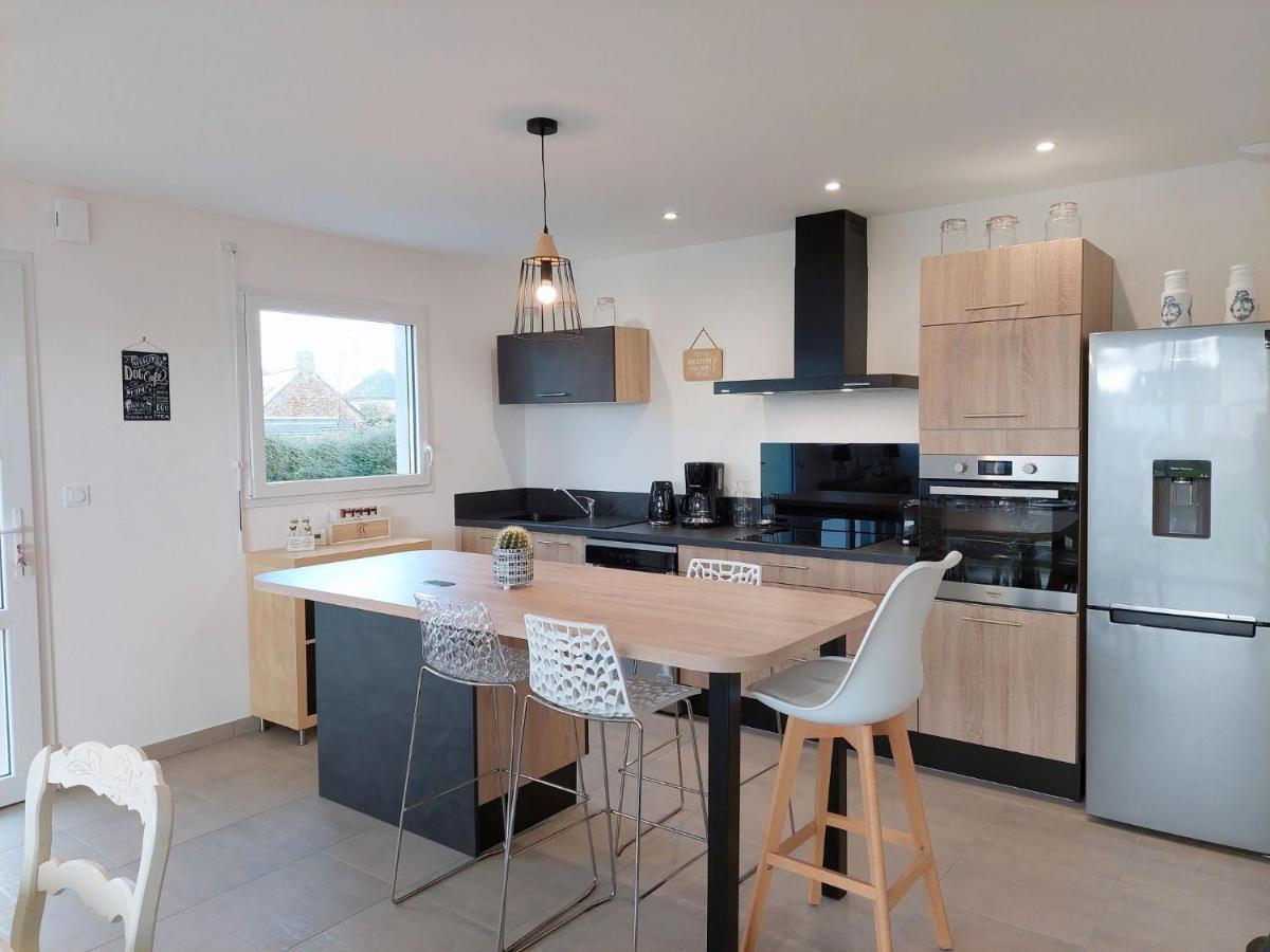 Single Storey Holiday Home In Cléder Extérieur photo
