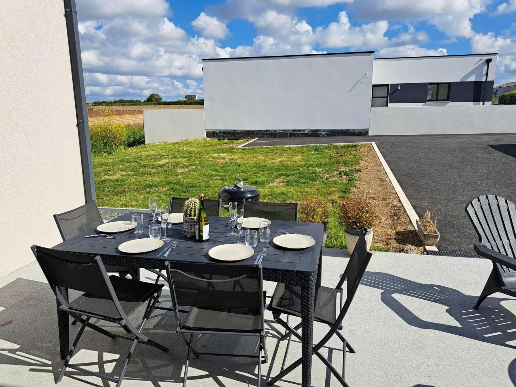 Single Storey Holiday Home In Cléder Extérieur photo